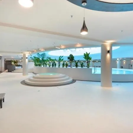 Appartamento Hanza Tower 22 Pool & Jacussi